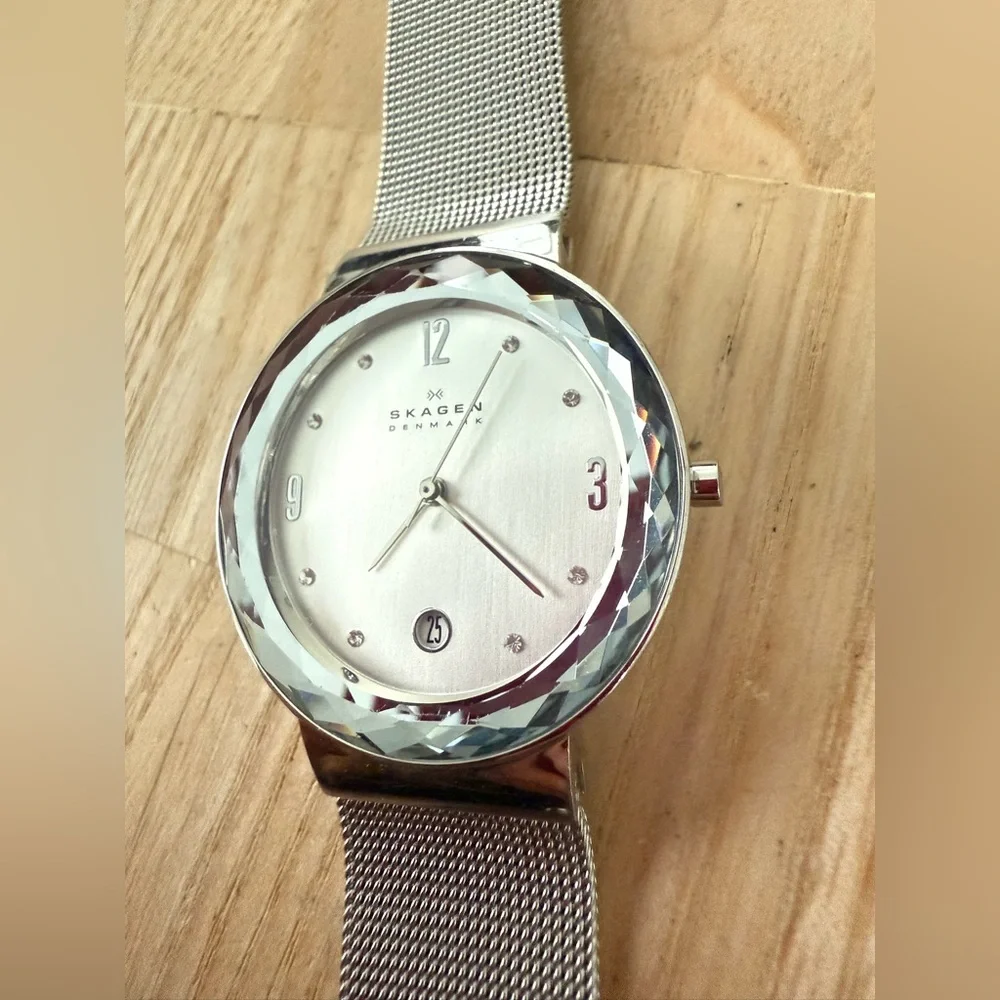 Skagen ladies steel Leonora faceted glass watch NEW BATTERY